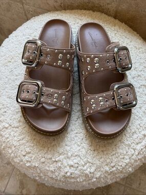 Universal Thread Embellished Slide Sandals in Taupe size 7